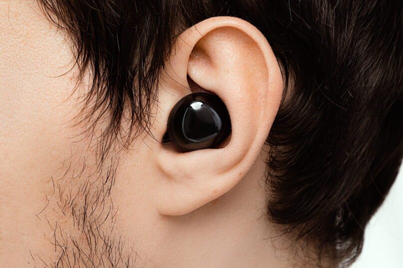 closeup-of-a-tiny-black-wireless-round-earbud-in-a-2026-01-08-00-29-17-utc (1)