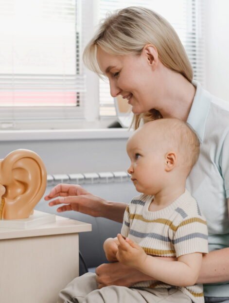 mother-with-infant-child-consulting-doctor-otolary-2026-03-20-00-14-19-utc (1)