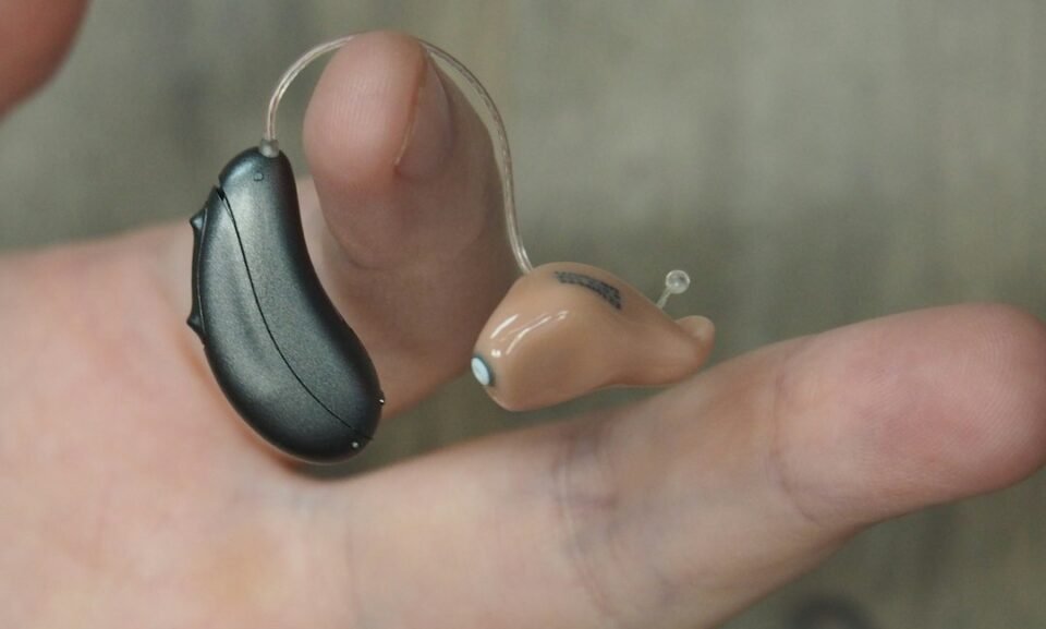 Small receiver-in-canal hearing aid